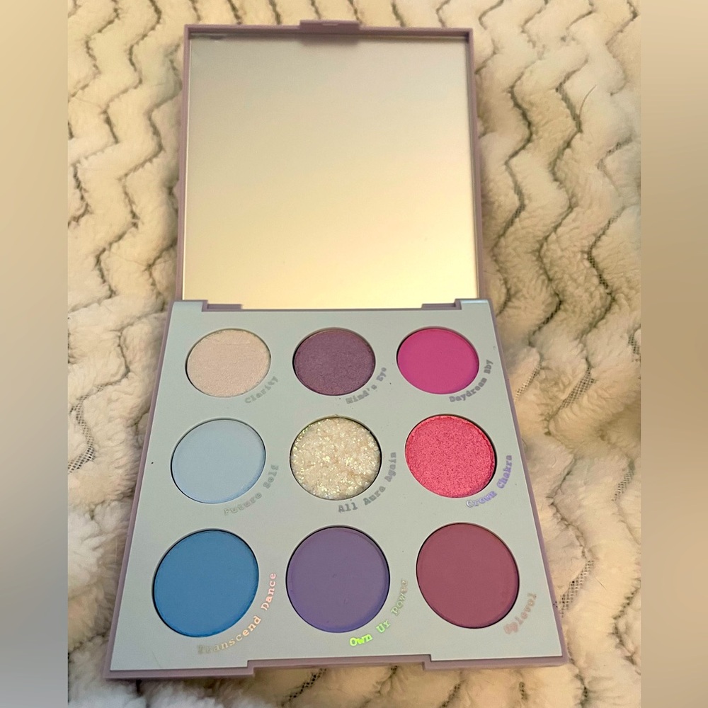 Colourpop - In a Trance eyeshadow palette